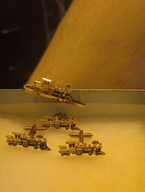 Gold Locomotive Train Cufflinks Set - Men's Formal Accessories